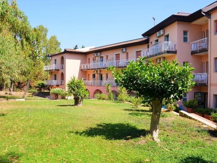 Hotel TIME TO SMILE Villa Giardini - Bild 1