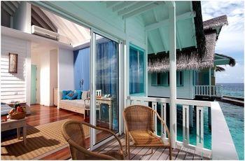 Hotel Ellaidhoo Maldives by Cinnamon - Bild 2
