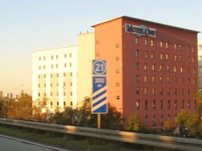 Hotel Motel One Frankfurt-Airport - Bild 1