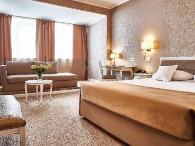 Hotel Continental Forum Arad - Bild 2