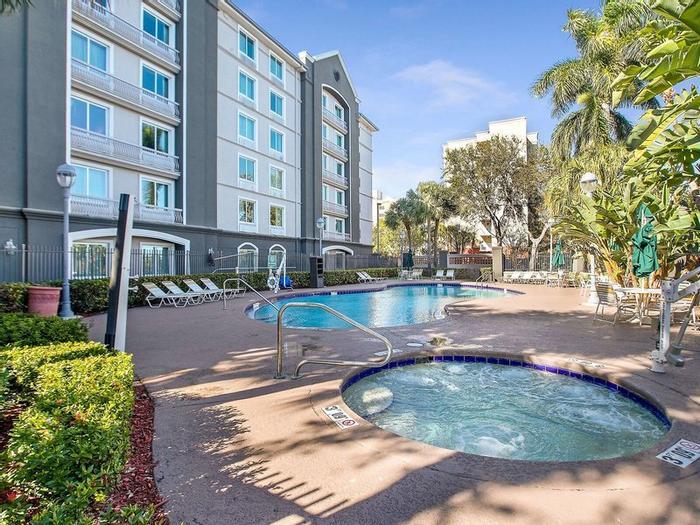 Hotel La Quinta Inn & Suites by Wyndham Ft. Lauderdale Airport - Bild 1