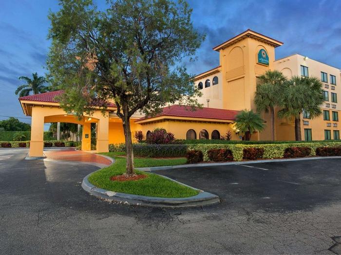 Hotel La Quinta Inn & Suites by Wyndham Ft Lauderdale Cypress Cr - Bild 1