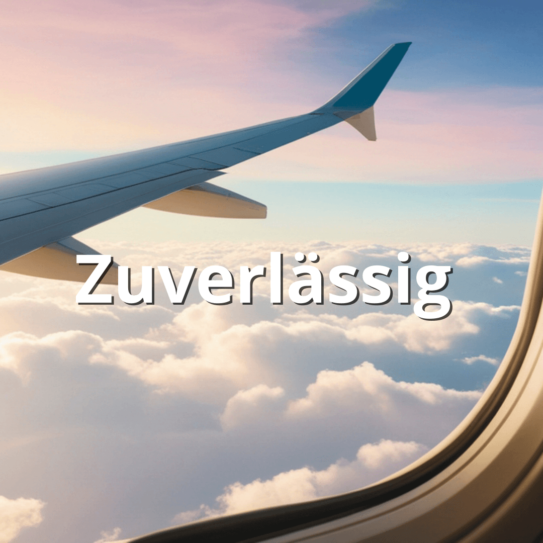 Blick aus einem Flugzeugfenster auf Tragfläche und Wolkenlandschaft bei Sonnenlicht, darüber steht das Wort ‚Zuverlässig‘.