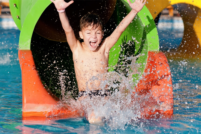 Teaser-Wasserparks im Urlaub: bis zu 80 Euro Preisunterschied pro Person