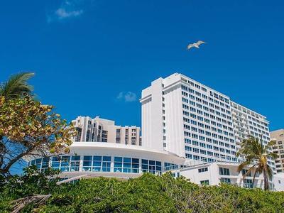 Hotel Castle Beach Club Condominiums by Design Suites - Bild 4
