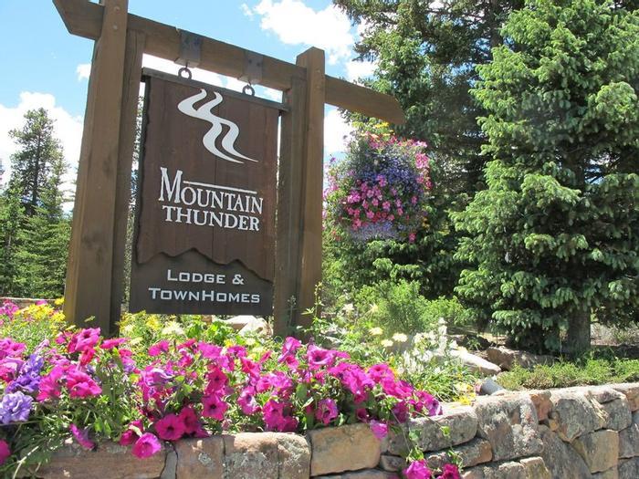 Hotel Mountain Thunder Lodge - Bild 1
