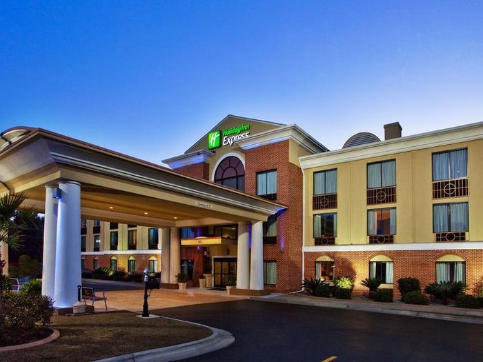 Holiday Inn Express Hotel & Suites Hinesville East - Fort Stewart - Bild 1
