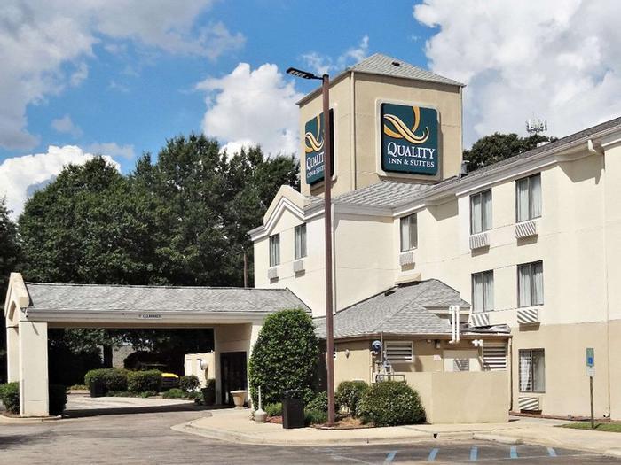 Hotel Quality Inn & Suites Raleigh North - Bild 1