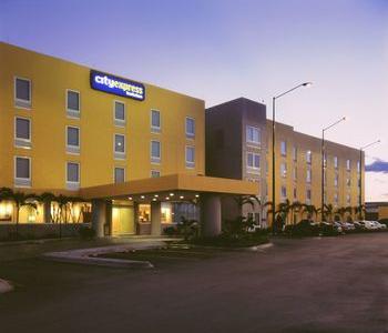 Hotel City Express Nuevo Laredo - Bild 2