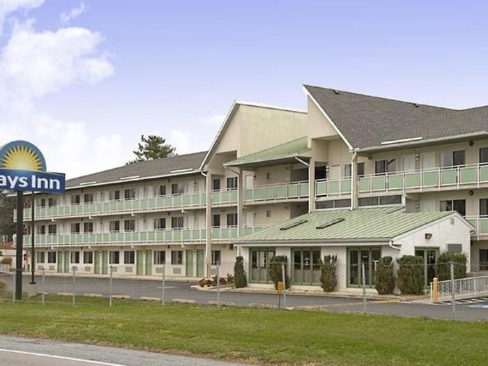 Hotel Days Inn by Wyndham Harrisburg North - Bild 1