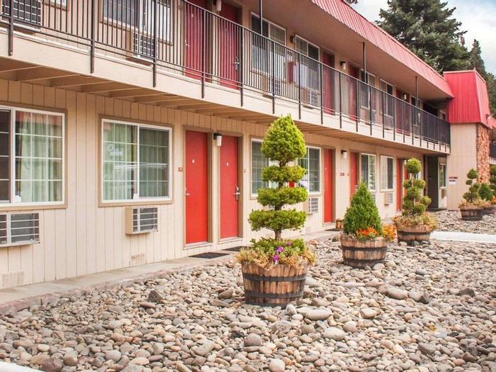 Hotel Econo Lodge Inn & Suites Hillsboro - Portland West - Bild 1