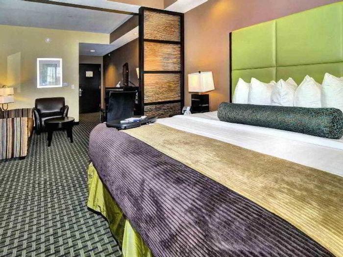 Hotel Comfort Suites - Bild 1