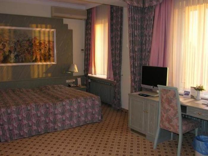 Hotel Natsionalny - Bild 1