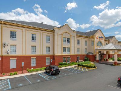 Hotel Comfort Suites Newark - Harrison - Bild 2