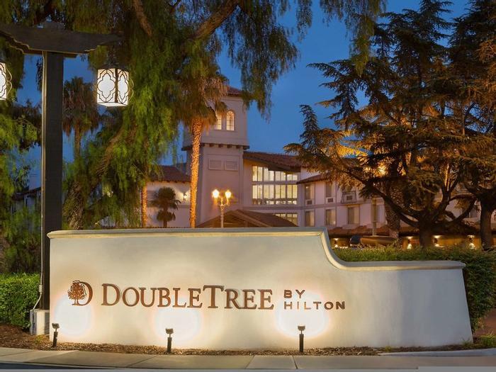 DoubleTree by Hilton Hotel Campbell - Pruneyard Plaza - Bild 1