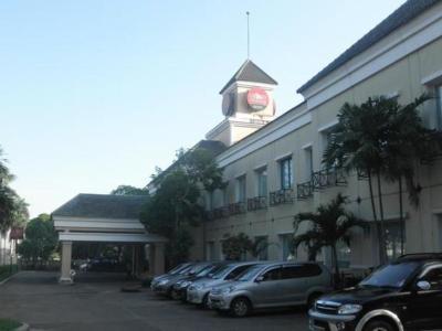 Townhouse OAK Hotel Grand Cikarang - Bild 2