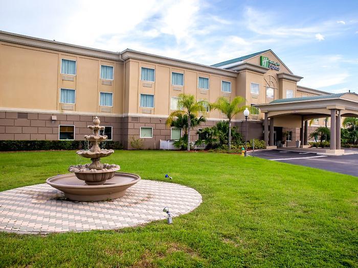 Holiday Inn Express & Suites Cocoa - Bild 1