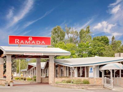 Hotel Ramada by Wyndham Gananoque Provincial Inn - Bild 2