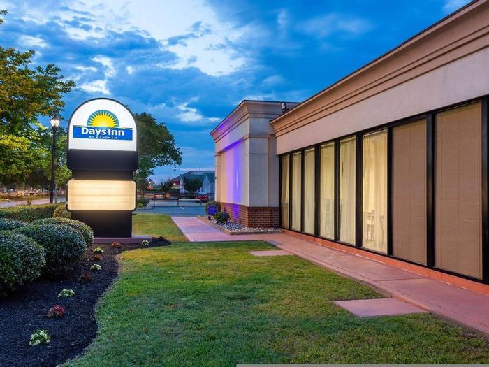 Hotel Days Inn by Wyndham Hampton Near Coliseum Convention Center - Bild 1