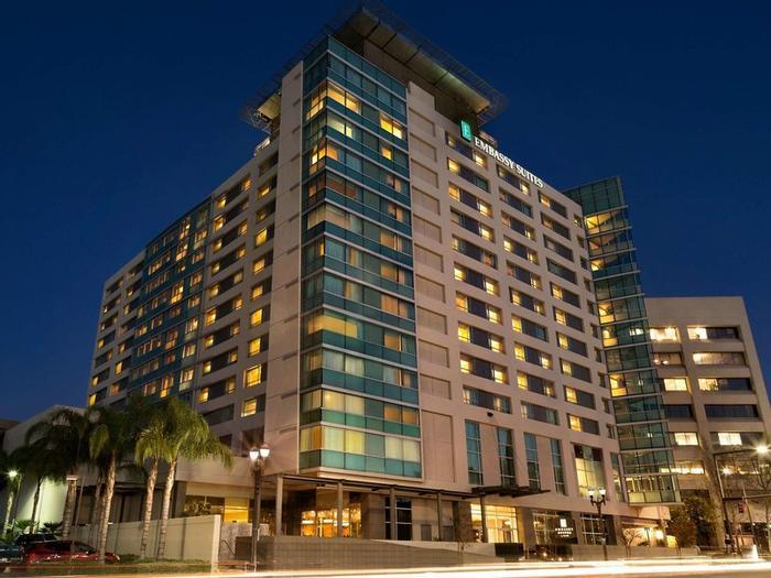 Hotel Embassy Suites by Hilton Los Angeles Glendale - Bild 1