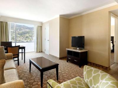Hotel Embassy Suites by Hilton Los Angeles Glendale - Bild 5