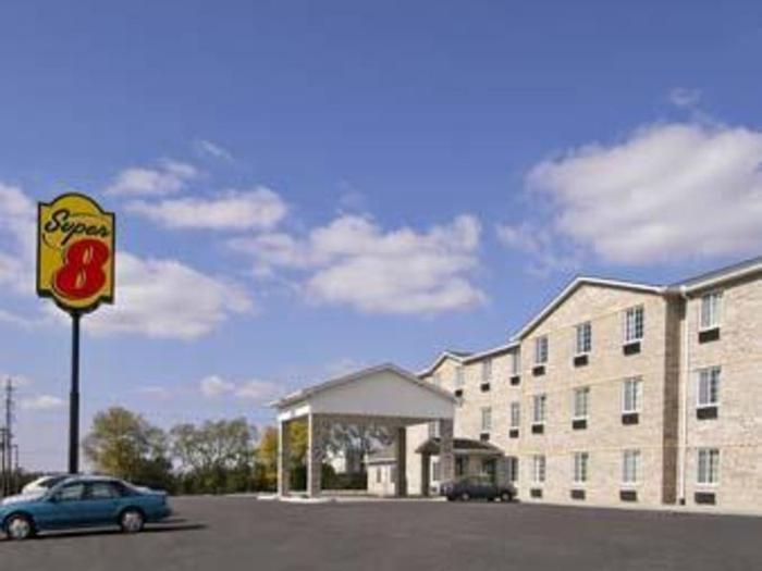 Hotel Super 8 by Wyndham Bowling Green North - Bild 1