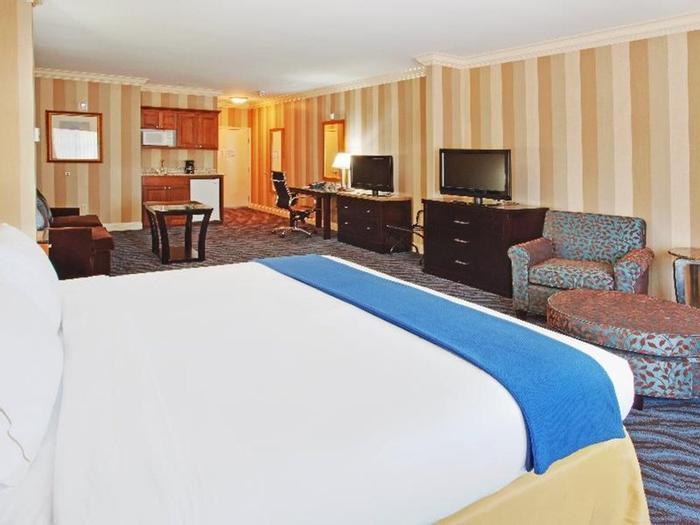 Hotel Holiday Inn Express & Suites Santa Cruz - Bild 1