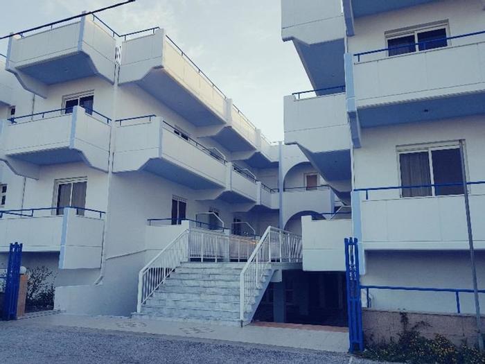 Pyrgos Hotel Apartments - Bild 1