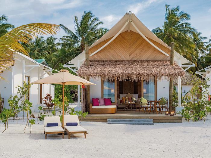 Hotel Cinnamon Hakuraa Huraa Maldives - Bild 1