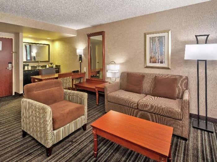 Hampton Inn & Suites by Hilton Toronto Airport - Bild 1
