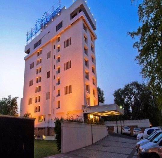Hotel Rivera Sarovar Portico, Ahmedabad - Bild 1