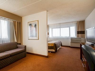 Hotel Comfort Inn & Suites Madison - Airport - Bild 2