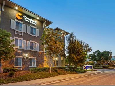 Hotel Comfort Inn & Suites Near Ontario Airport - Bild 4