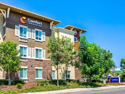 Hotel Comfort Inn & Suites Near Ontario Airport - Bild 2