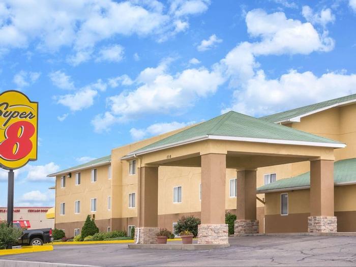 Hotel Super 8 by Wyndham Dodge City - Bild 1