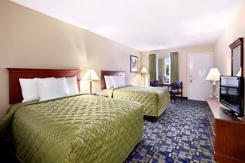 Hotel Cypress Inn & Suites Washington - Chocowinity, NC By OYO - Bild 1