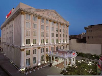 Hotel Ramada by Wyndham Amritsar - Bild 2