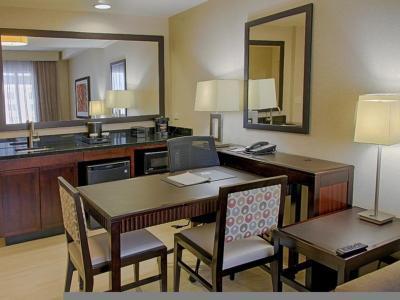 Hotel Embassy Suites by Hilton Newark Airport - Bild 2