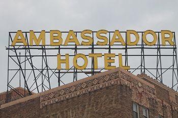 Ambassador Hotel - Bild 1