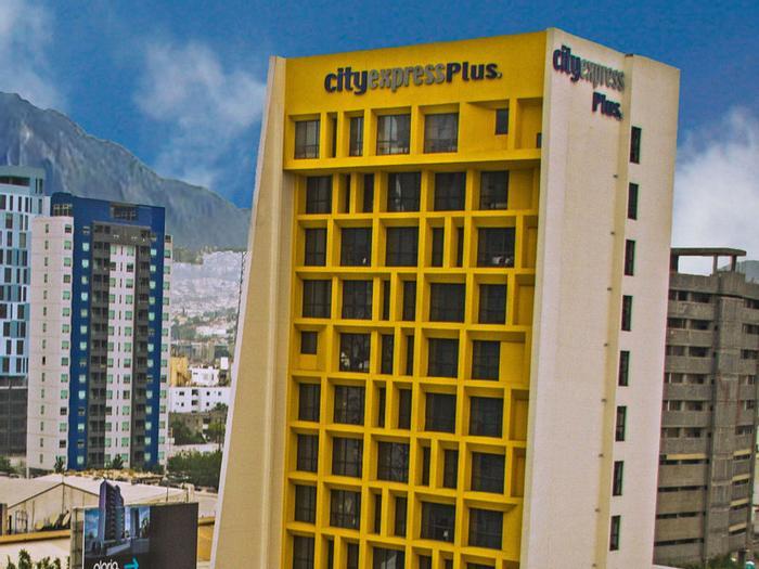 Hotel City Express Plus Monterrey Galerías - Bild 1