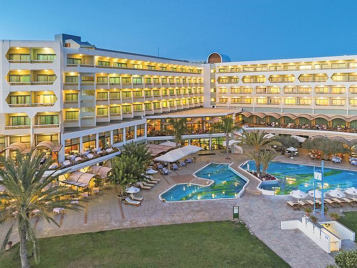 Athena Royal Beach Hotel - Bild 1