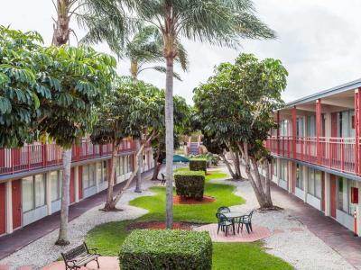 Hotel Days Inn by Wyndham West Palm Beach - Bild 2