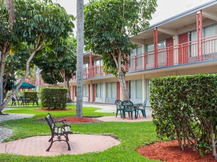 Hotel Days Inn by Wyndham West Palm Beach - Bild 1