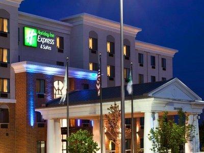 Holiday Inn Express & Suites Chicago West-O'Hare Airport Area