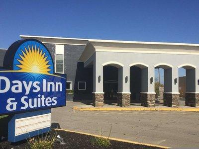 Days Inn & Suites Cincinnati North