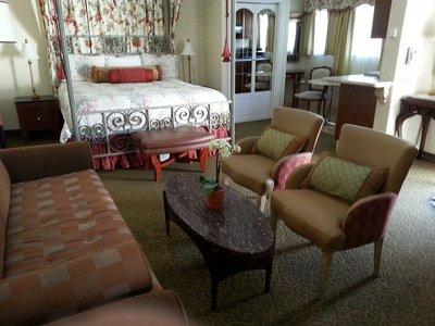 Vendange Carmel Inn and Suites
