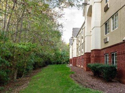DoubleTree by Hilton Raleigh - Brownstone - University
