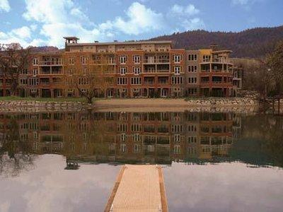 Strand Lakeside Resort by Okanagan Valley Rentals