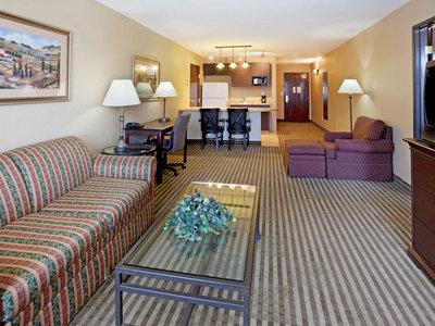 Holiday Inn Express & Suites Marina