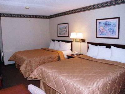 Econo Lodge Inn & Suites - El Paso